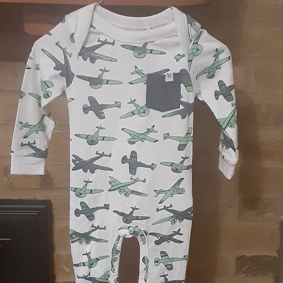 100% Cotton - Sovereign Code Long Sleeve Onesie with Airplanes - Picture 1 of 4